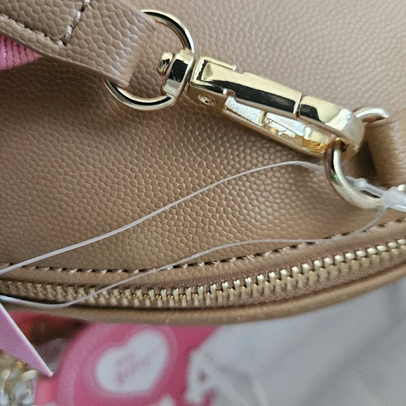 Betsey Johnson xotoss Game Day Football-Shaped Crossbody Bag w /Hangtags Nwt - Picture 13 of 14